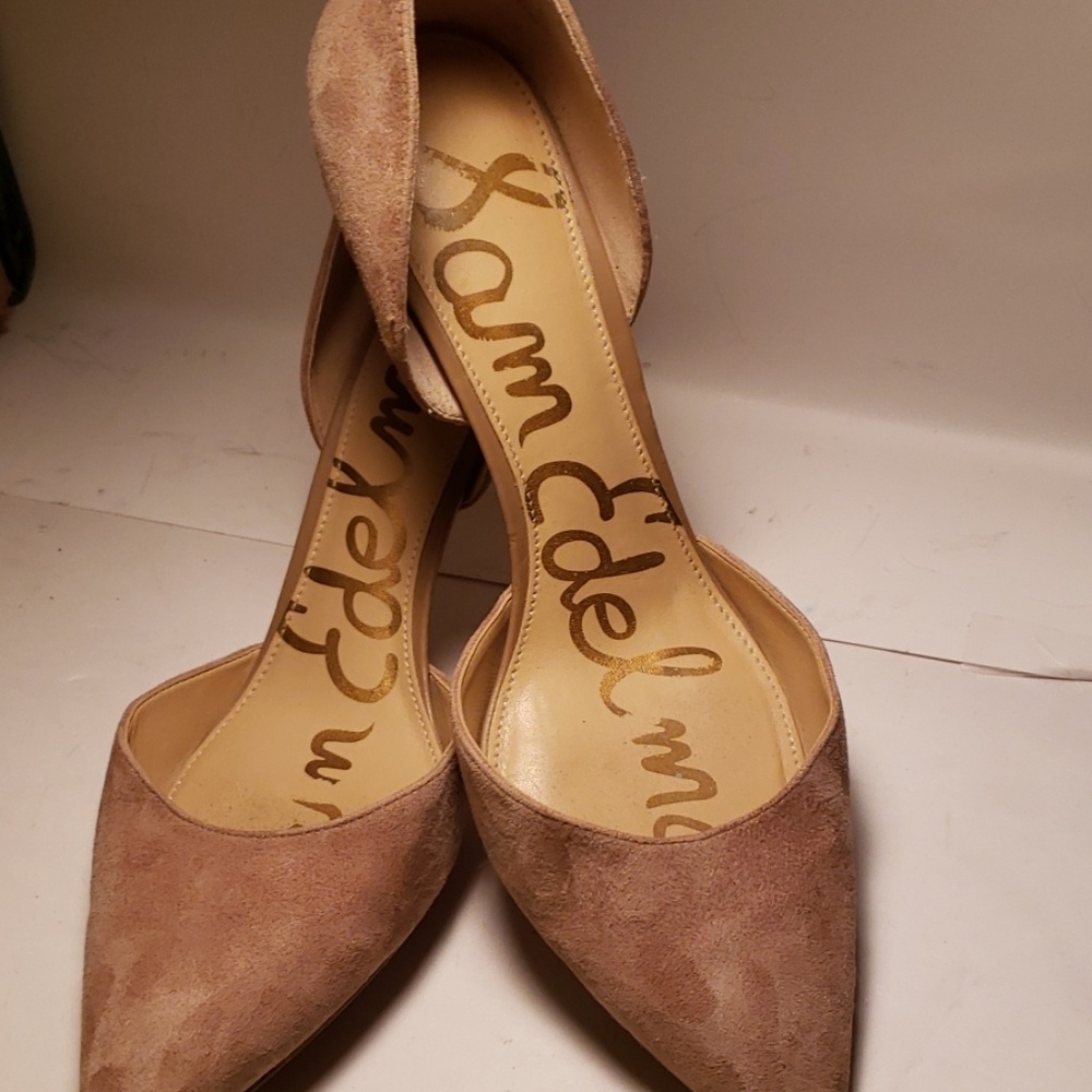 Shoes - Picture 2 of 8